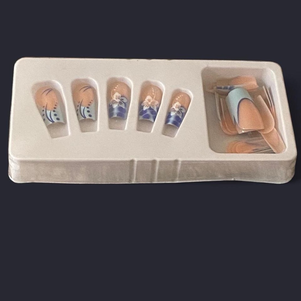 Floral Press-On Nail Set